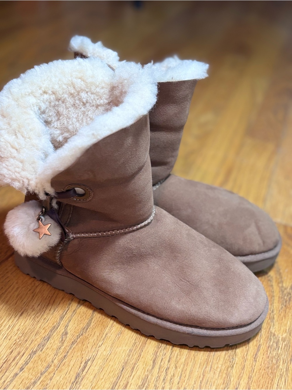 UGG Irina Tessie Pom Pom Boots Sz 8 | Après Ski Cozy Winter